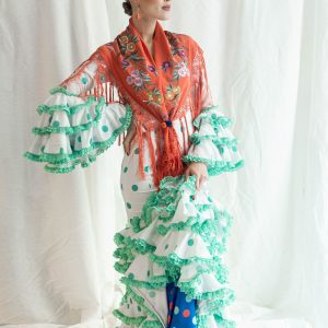 Traje de Flamenca único y exclusivo modelo 7/2023, fondo blanco lunar verde,alta costura flamenca.