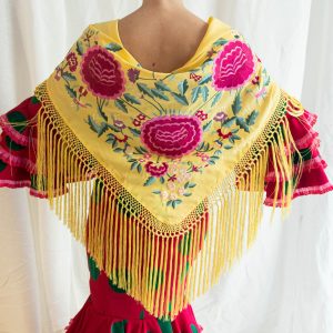 Mantoncillo bordado-14/2025- amarillo intenso, original y exclusivo bordado por Fabiola1987