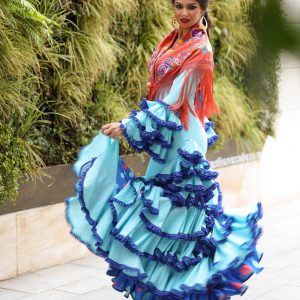 Traje de Flamenca único y exclusivo modelo 26/2023, liso turquesa, alta costura flamenca.