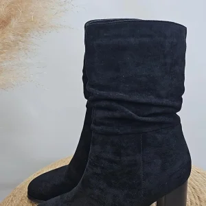 BOTA TACÓN NEGRA FRUNCIDA