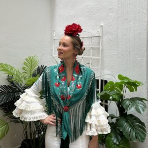 Mantoncillo bordado modelo guirnalda-6/2025-Verde azulado bordado en colores, original y exclusivo, bordado por Fabiola1987