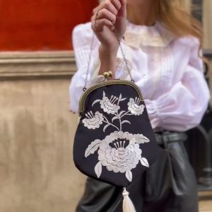 Bolso de vestir negro bordado en marfil