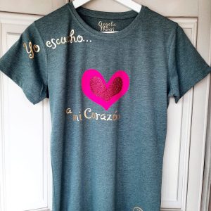 Camiseta «Yo escucho a mi corazón» verde-Mujer