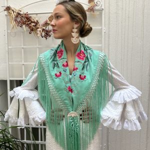 Mantoncillo bordado modelo Guirnalda-21/2024-verde agua bordado en colores, original y exclusivo, bordado por Fabiola1987